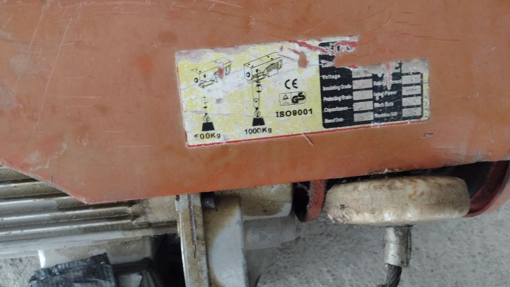 Продавам телфер 1000кг.