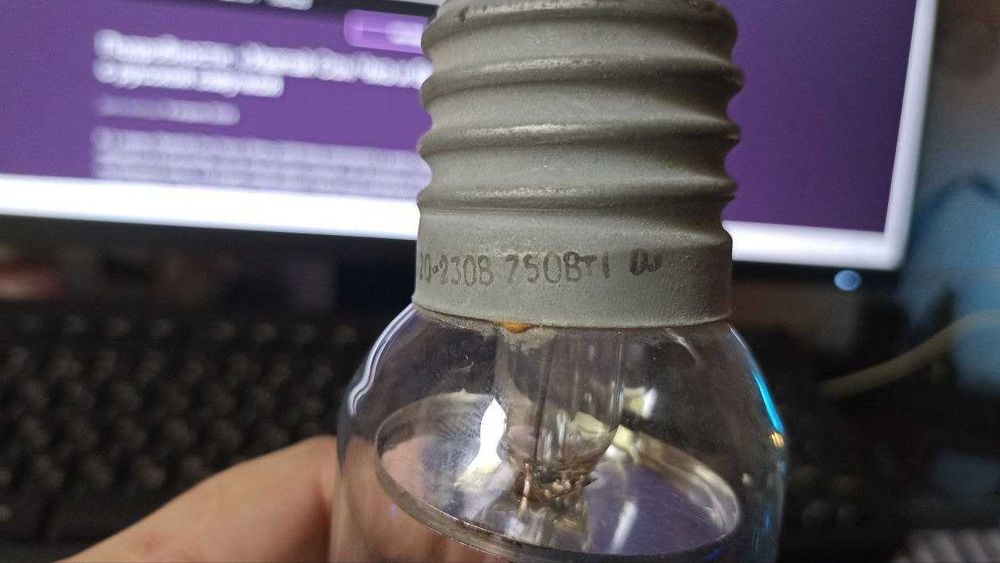 Продам лампы накаливания 750 Вт из СССР (2 шт)