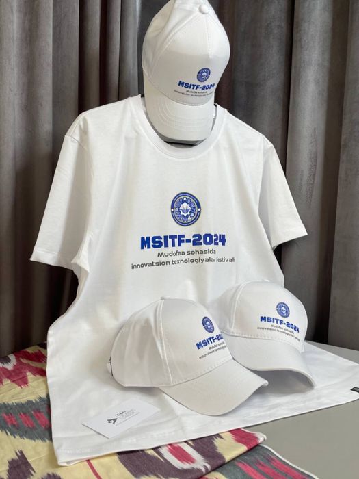 Futbolka, kepka, shopper.