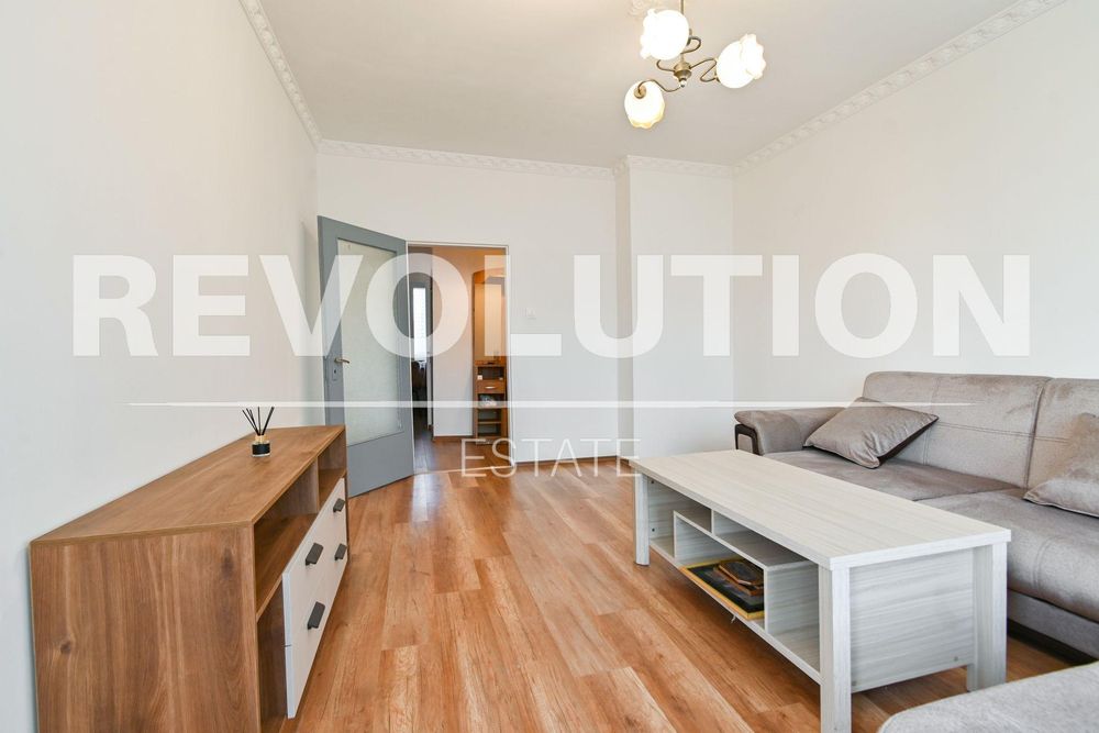 Дава се под наем Тристаен апартамент в София, Люлин 8 - 90 кв.м за 648.21 € - Снимка #1