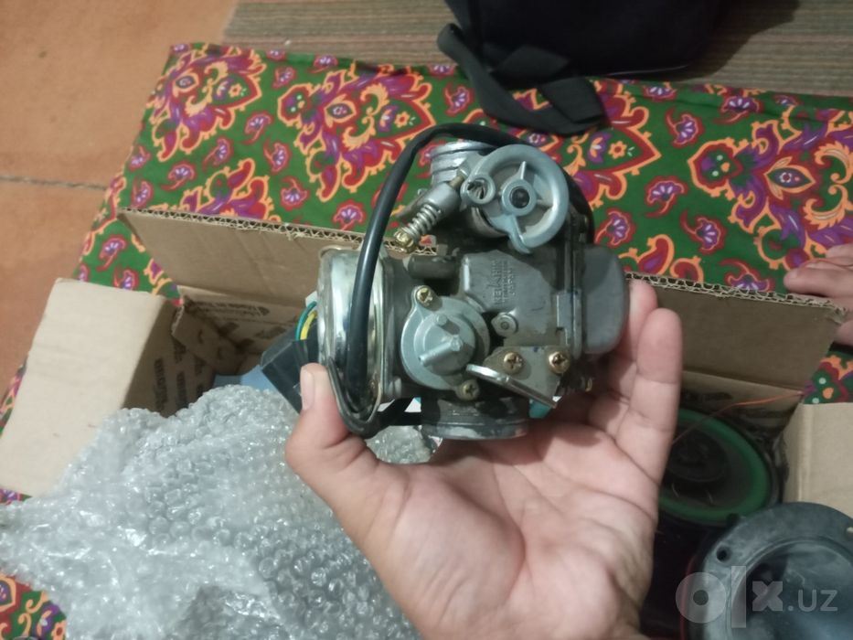 S max skuterga povorotnik korpus fara yon qora plastmasasi karburyator