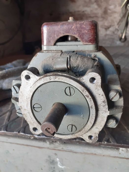 Продам двигатель универсальный