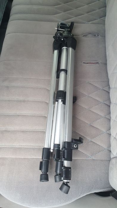 Продам мольберт треногу