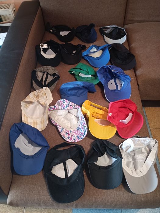 Мъжки и женски шапки-5лв