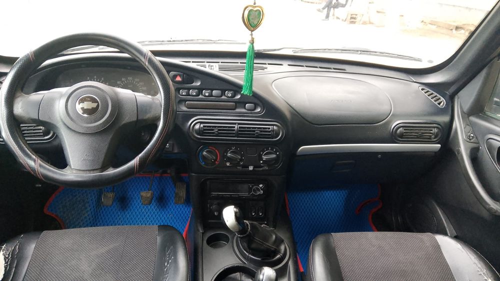 Chevrolet niva  2015