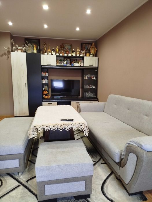 Продавам двустаен апартамент,център