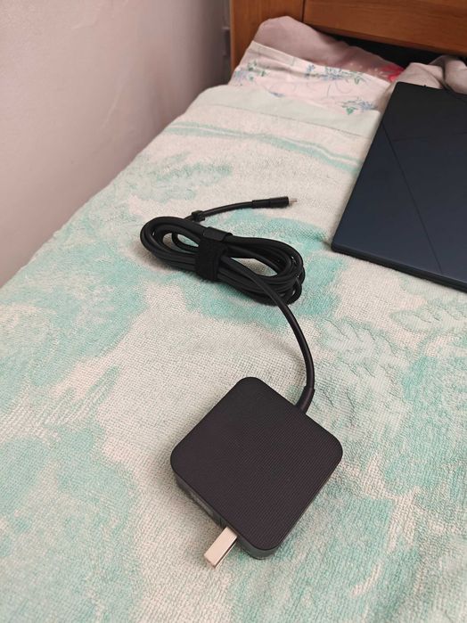 Asus Zenbook 14 (ultra 9 285H)