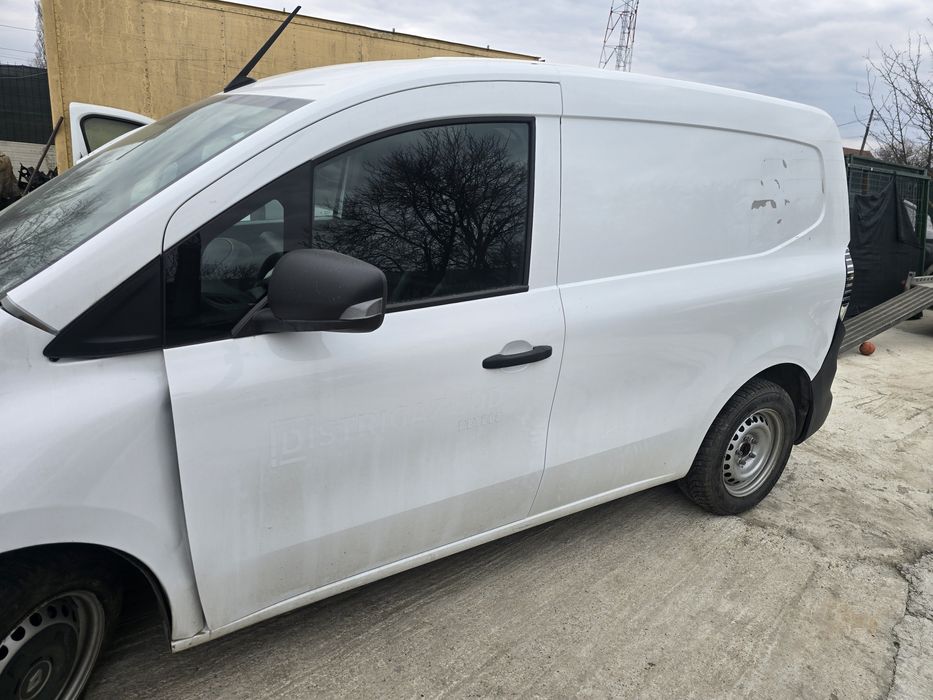 Dezmembrez Renault Kangoo E-Tech