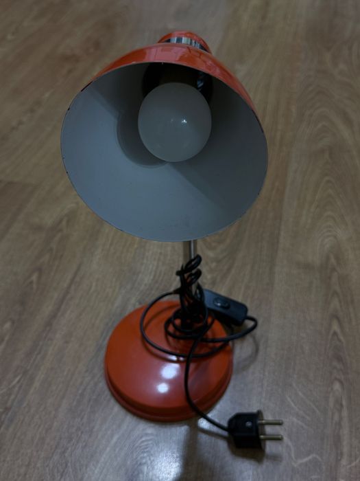 Продается настольная лампа