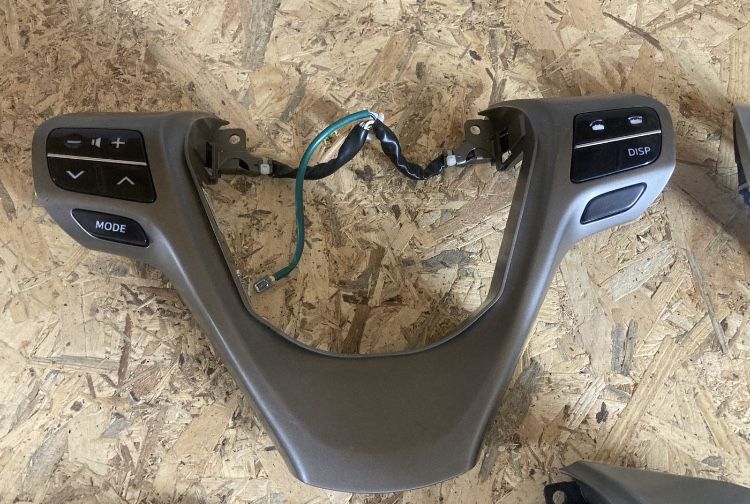 Лайсна с копчета мултиволан за Тойота Авенсис/Toyota Berso 09-14г