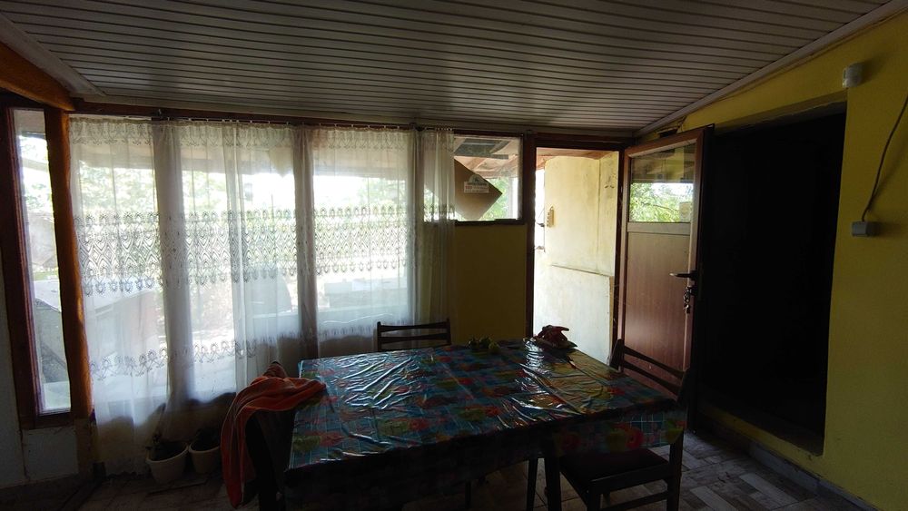 Двуетажна къща в село Сламино