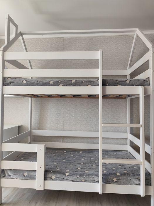Продаю двухъярусную кровать