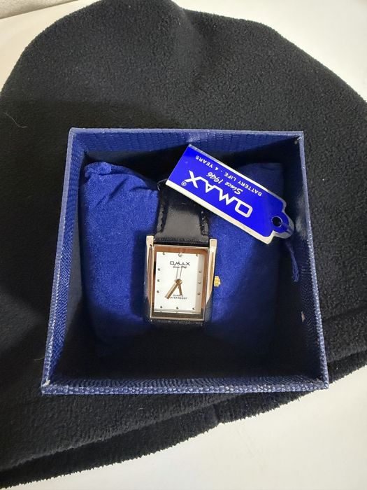 Часы омакс новые продам