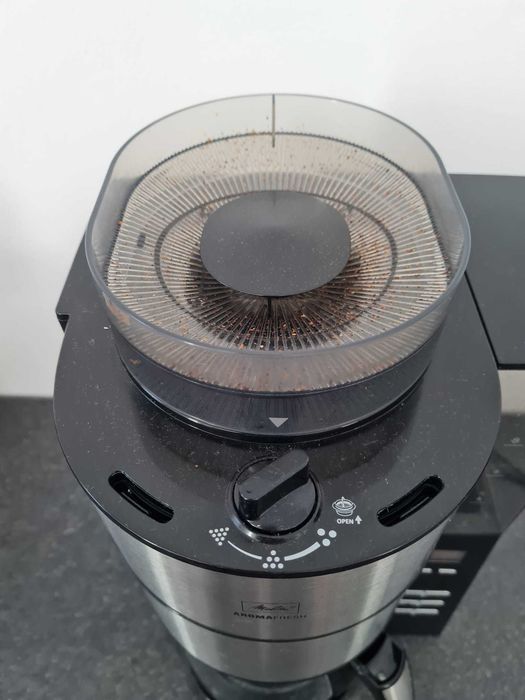 Cafetiera Melitta cu rasnita inclusa