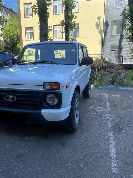 Продам нива урбан 21124