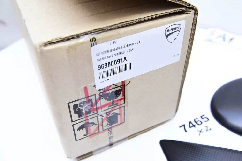 Carene rezervor combustibil stânga + dreapta din carbon original