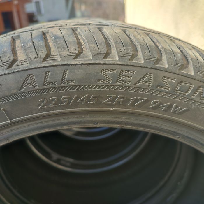 Гуми  225/45/17  всесезонни