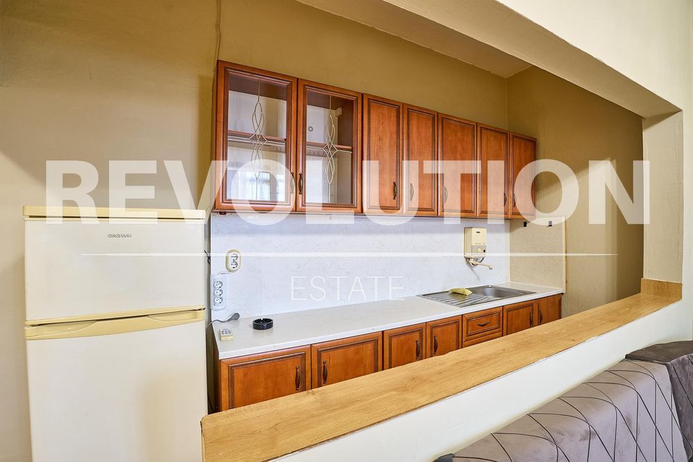 Дава се под наем Двустаен апартамент в Пловдив, Център - 80 кв.м за 357 € - Снимка #2