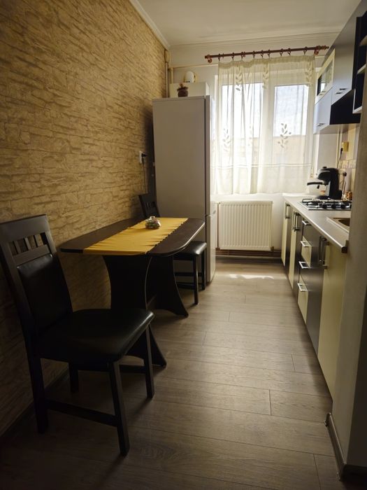 Închiriez apartament