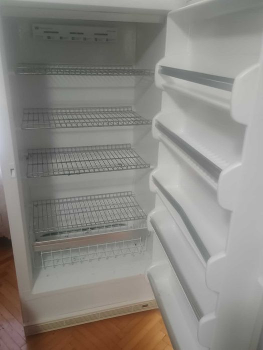 Голям вертикален фризер White-Westinghouse Frost Free 480 л