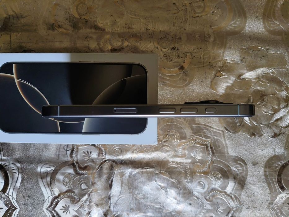 Iphone 16 pro Natural Titanium ideal