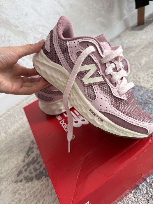 Продам новые кроссовки NB