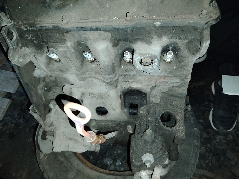 Двигатель ауди 80,  2.0л