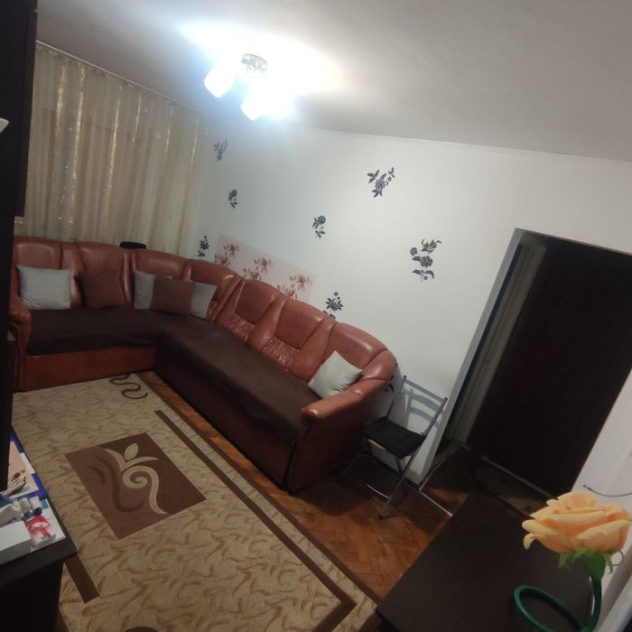 Vând apartament cu 3 camere