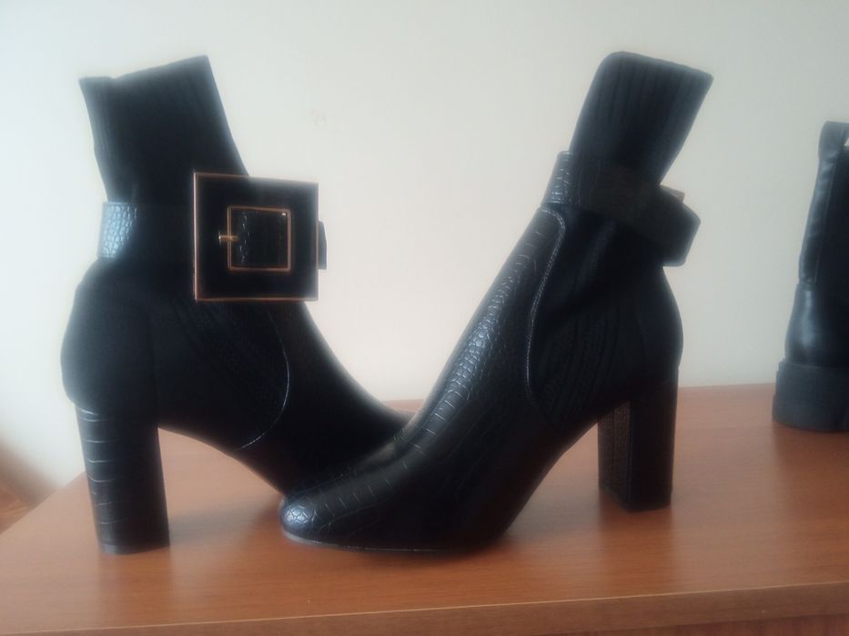 Дамски боти с висок ток