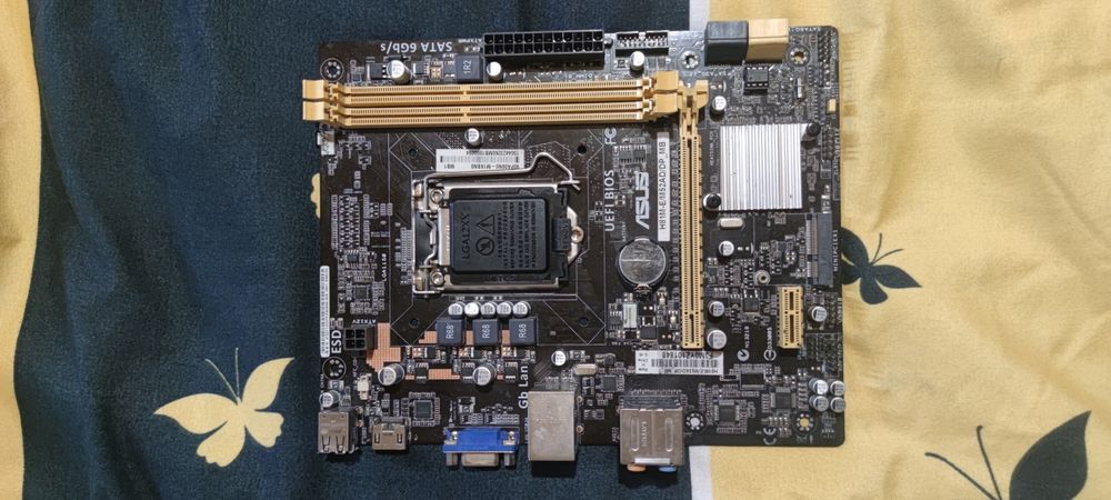Vând placa baza Asus lga 1150 DEFECTĂ (PINI)