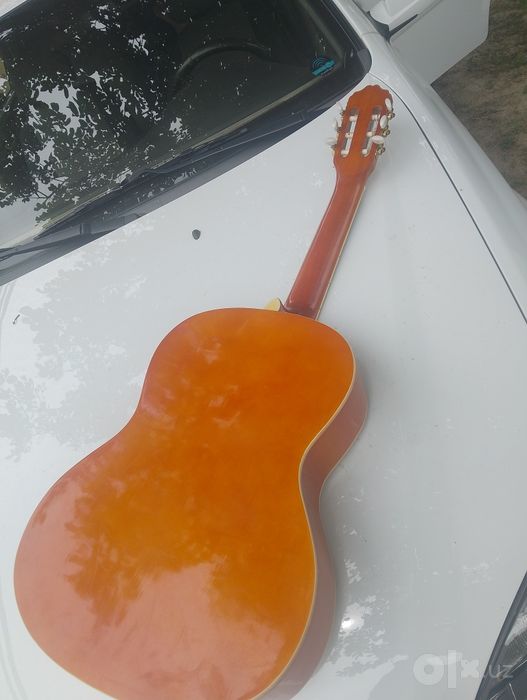 Gitara sotiladi toʻliq ma'lumot telefonda