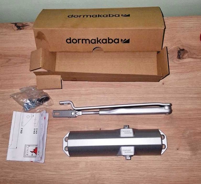 Продавам чисто нов автомат за затваряне на врата, закупен на 11.08.2026