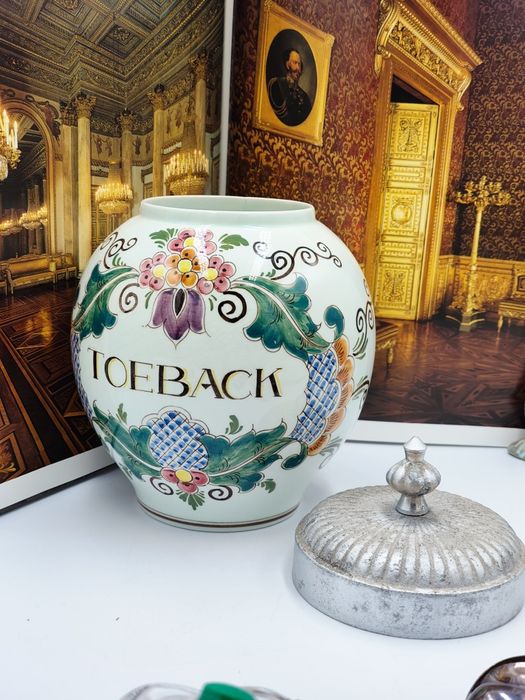 DELFT polichrome Холандия ,рисуван керамичен буркан
Hand painted 
Крас