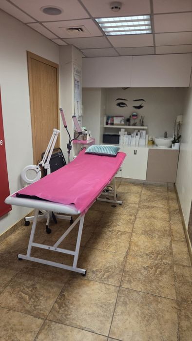 Салон за красота Варна отдава под наем за маникюр козметик миглопластика масаж микроблейдинг педикюр татуировки.