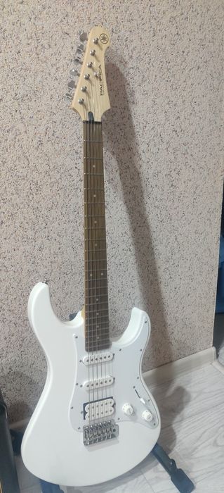 Продам электро гитару Yamaha Pacifica