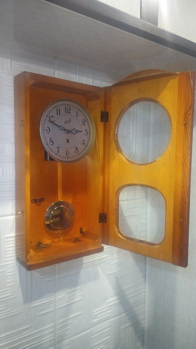 Продам настенные часы производства СССР