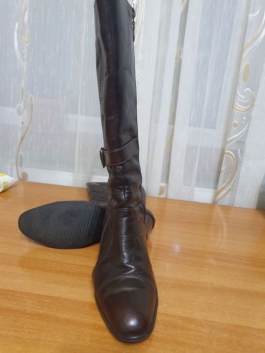 Cizme piele,culoare maro,mărime toc 5cm,preț 50ron