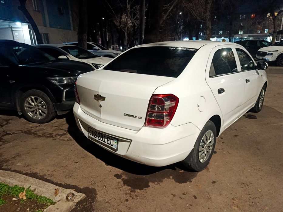 Шевролет Кобальт сотилади