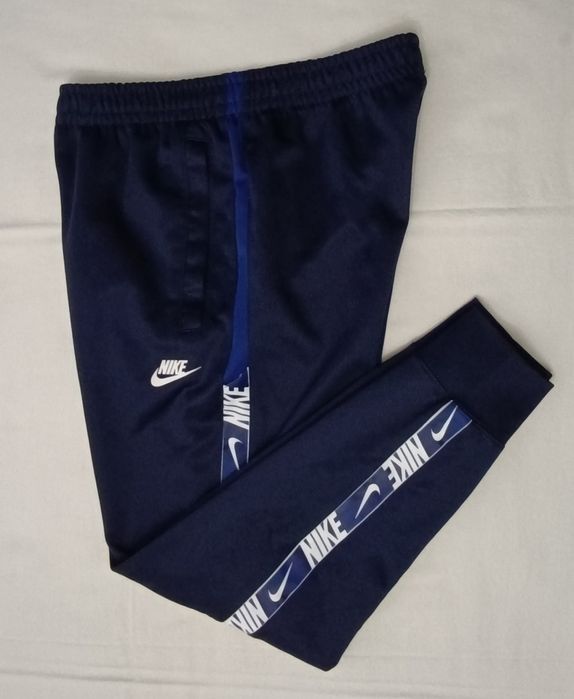 Nike Sportswear Repeat Sweatpants оригинално долнище S Найк долница
