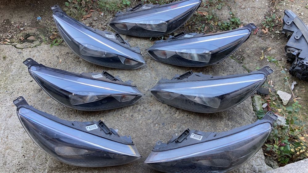 Far Ford focus 3 Facelift 2014 - 2017 faruri stanga dreapta negru