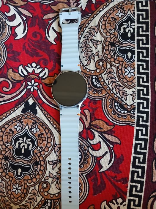 Samsung Watch 7 в серебреном цвете