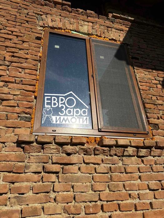 Двуетажна масивна къща за продажба в Центъра на село Колена