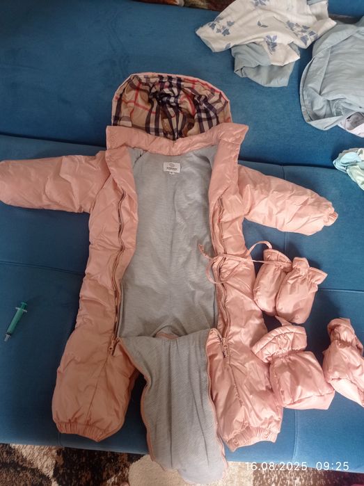 Продам демисезонный комбинезон на девочку. 10000 тыс.