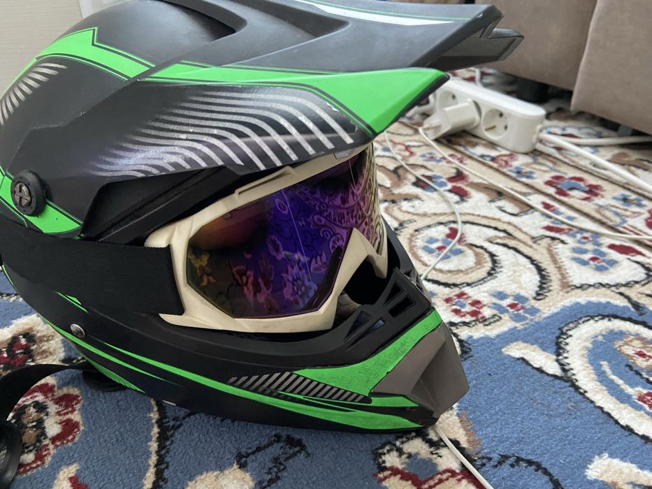 мотошлем в отличном состояний