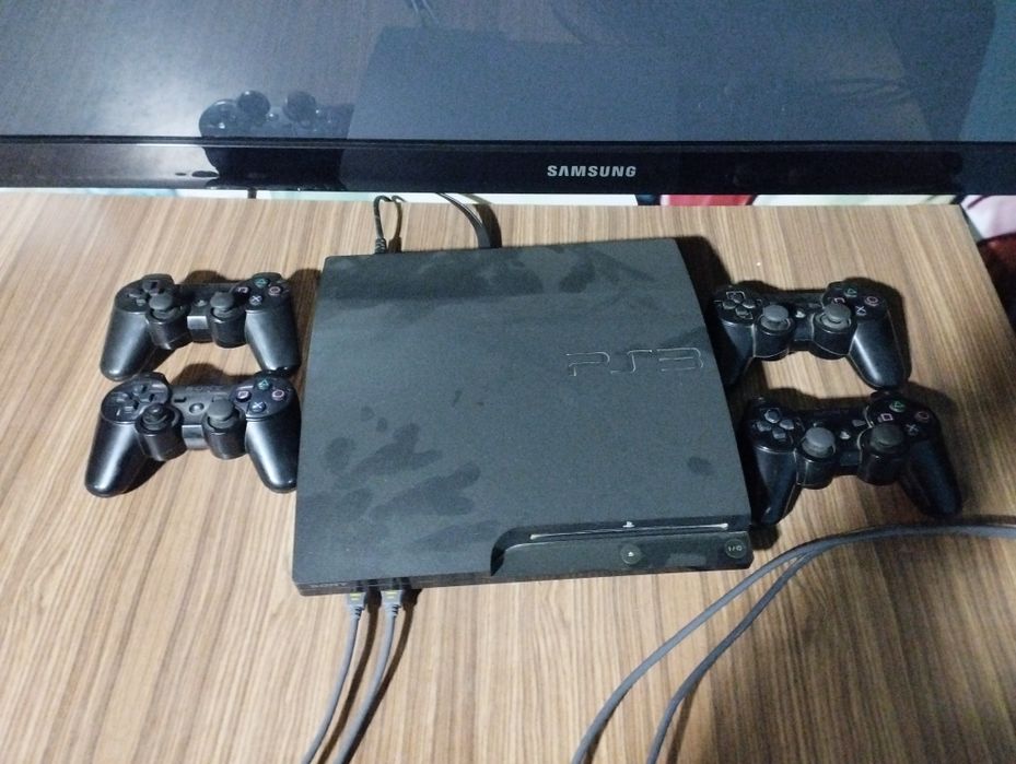 Playstation 3 12ta joyistik bilan