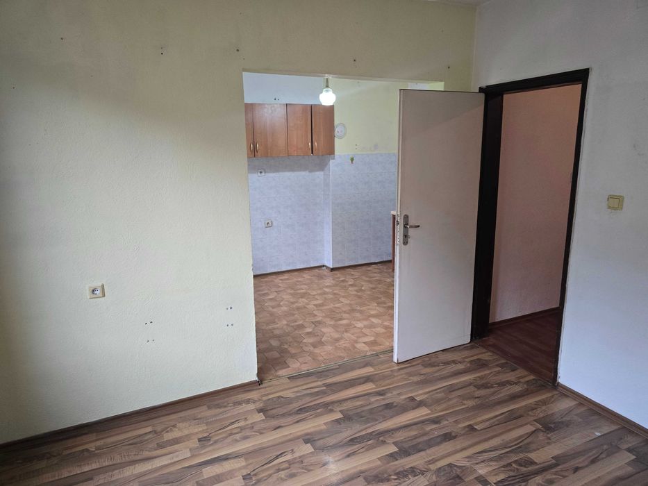 Продавам - 5 апартамента във гр.ЧЕПЕЛАРЕ цена по договаряне !
