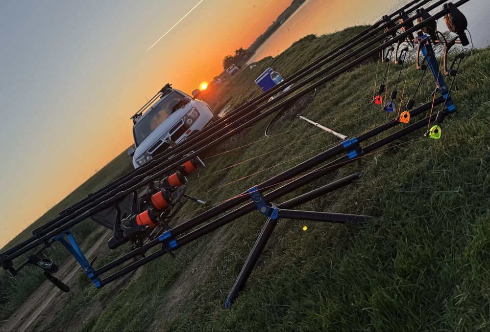 Vand 5 lansete Daiwa ninja 3,90 si 4 mulinete daiwa 24 crosscast