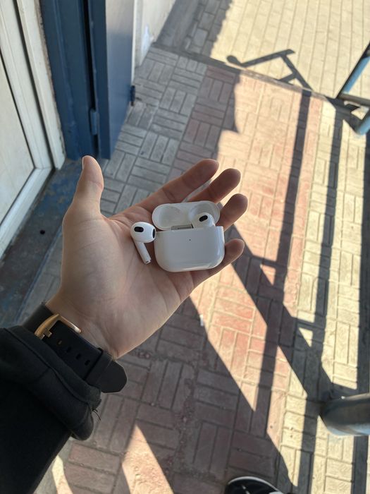 Аэрподсы 3, в хорошем состояний