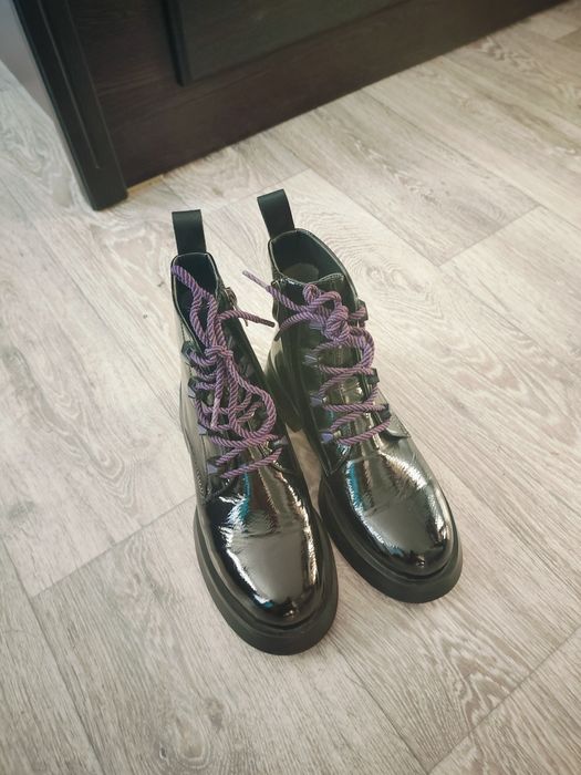 Продам ботинки для девочки подростка