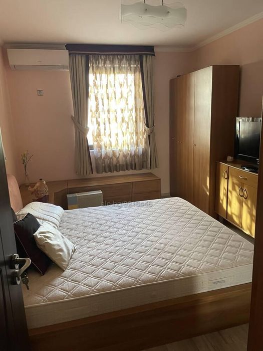 Дава се под наем Тристаен апартамент в Бургас, Център - 110 кв.м за 897.6 € - Снимка #4